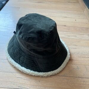 REI Dark Green Bucket Hat with Cream Trim